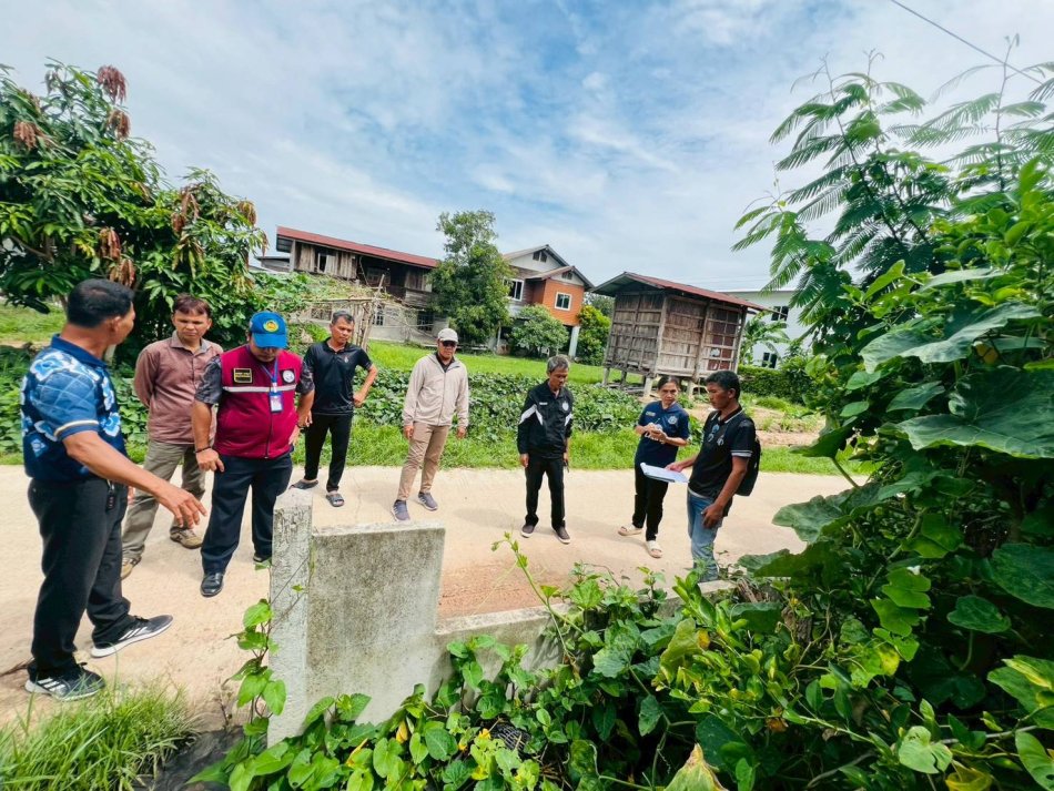 การลงพื้นที่ตรวจสอบเพื่อแก้ไขปัญหาน้ำเน่าเสียเอ่อล้นจากท่อระบายน้ำ ณ บ้านกันทรารมย์