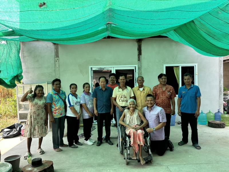 โครงการสนับสนุนรถเข็นให้ผู้ป่วยติดเตียง ให้กับราษฎร จำนวน 2 ราย  